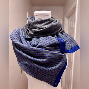 Lululemon Vinyasa Scarf in the Stripe Pigment Blue Heathered Black Rulu fabric
